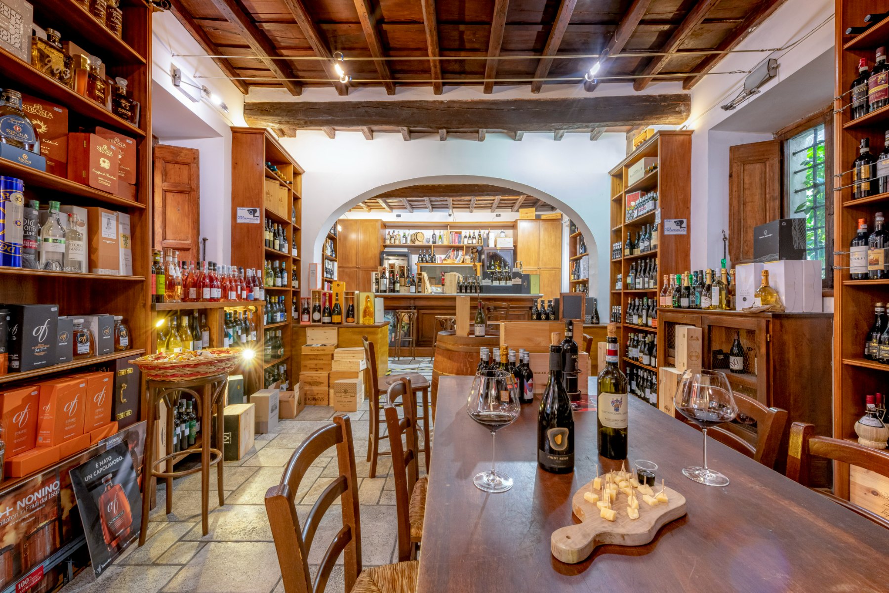 Interno di un negozio Vinovip a Roma